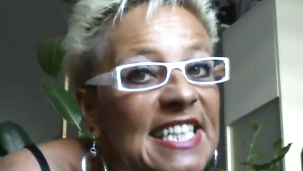 امرأة فيديو سكس محارم مترجم سمراء ذات مظهر لذيذ في ملابس داخلية مثيرة أصابع صوفيا سميث صعبة
